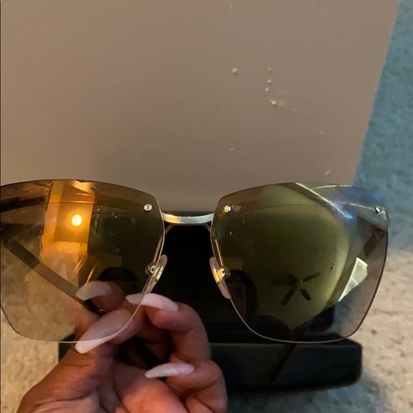 Versace shades with box - Picture 4 of 4